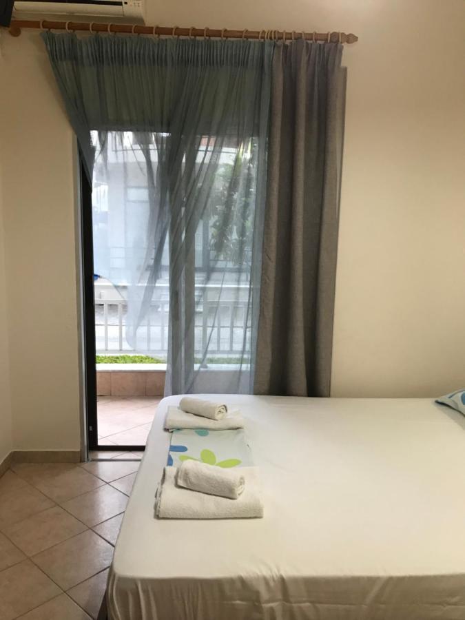Giorgos Apartments Square Неа-Врасна Екстер'єр фото